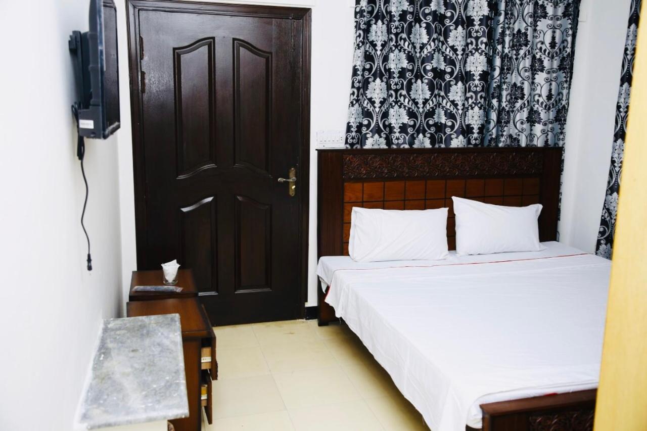 Lux Lounge Guest House Islamabad Exterior photo