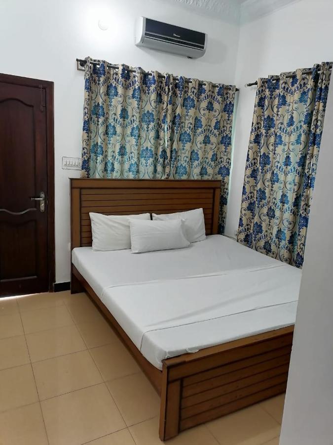 Lux Lounge Guest House Islamabad Exterior photo