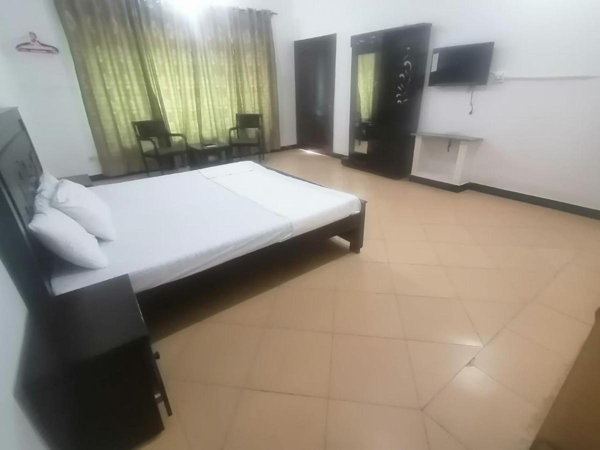 Lux Lounge Guest House Islamabad Exterior photo