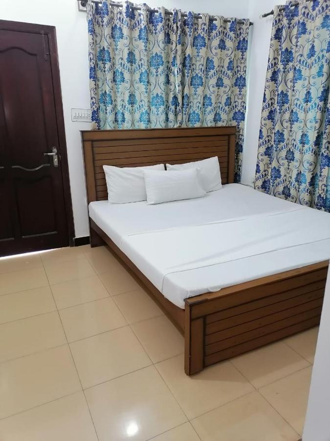 Lux Lounge Guest House Islamabad Exterior photo